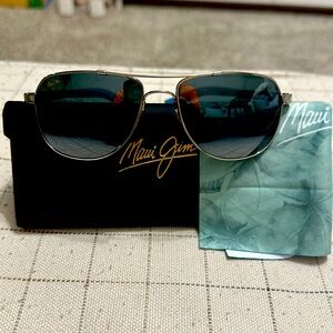 Maui Jim Guardrails, great condition. Just don’t fit my face like I like.